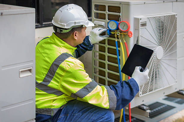Professional Hvac technician working in Mansfield, AR